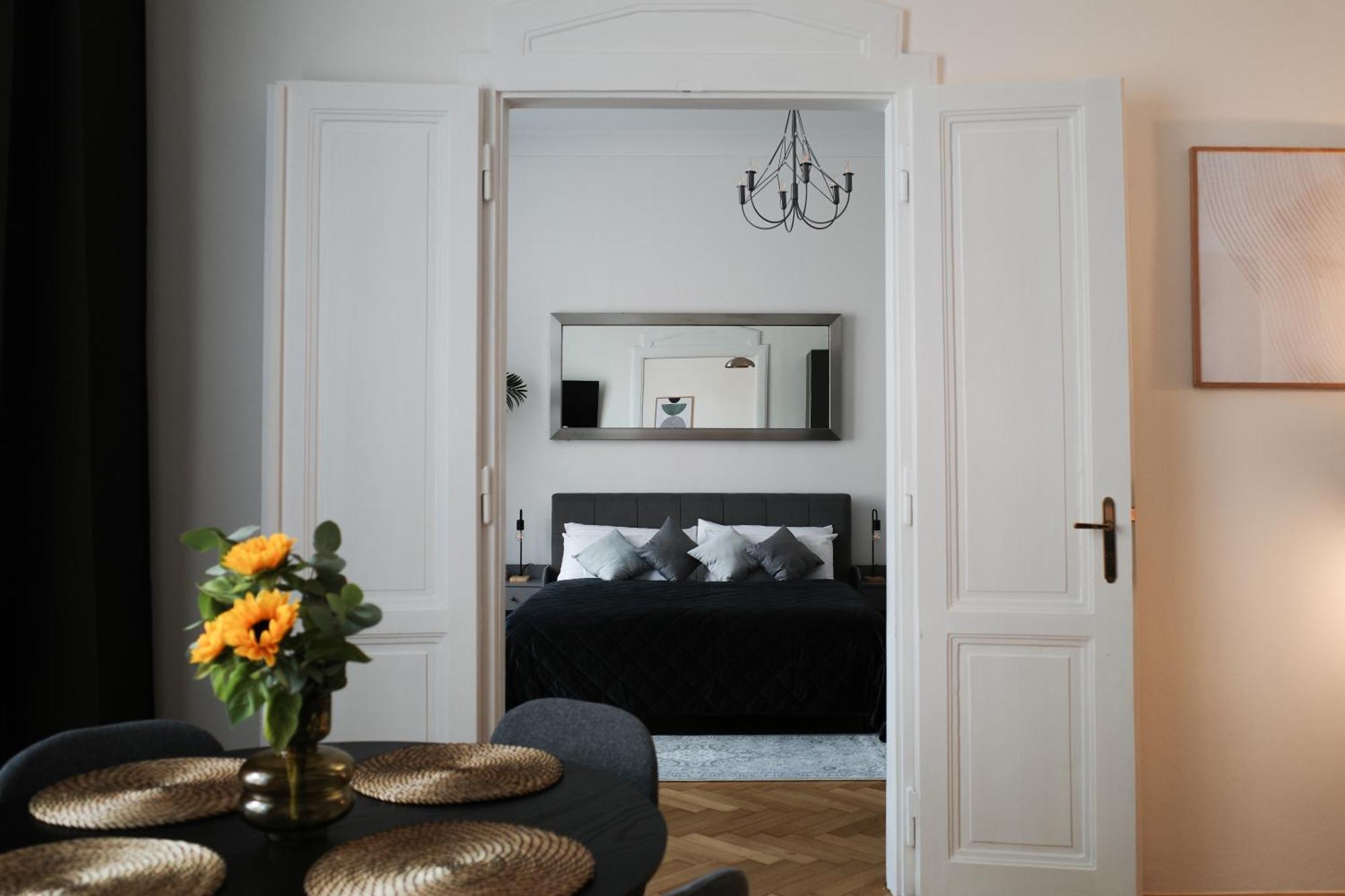 Apartment Dusni Superior Прага Экстерьер фото