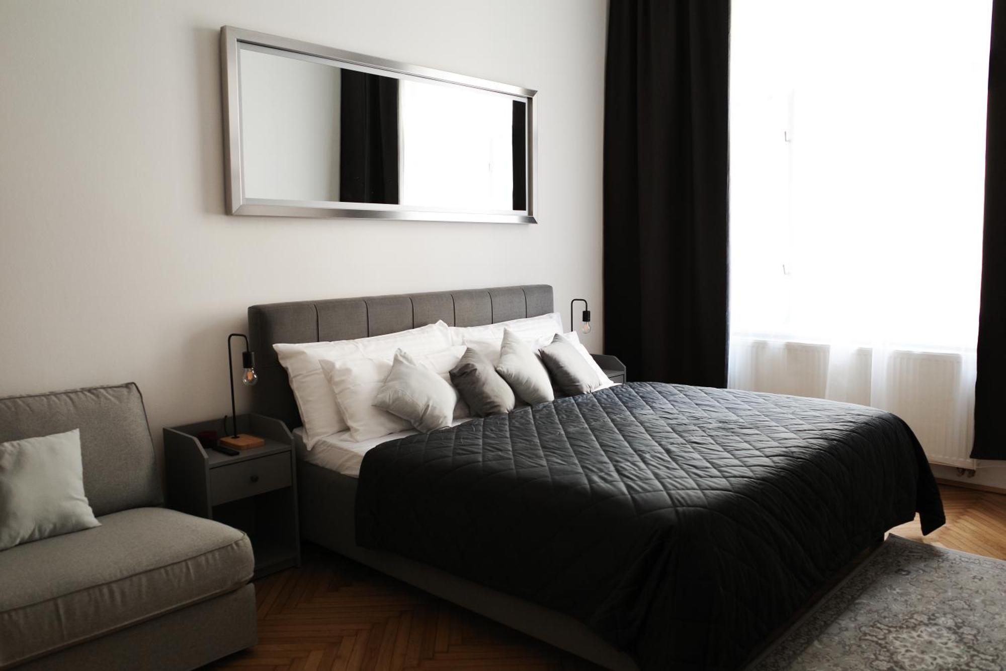 Apartment Dusni Superior Прага Экстерьер фото