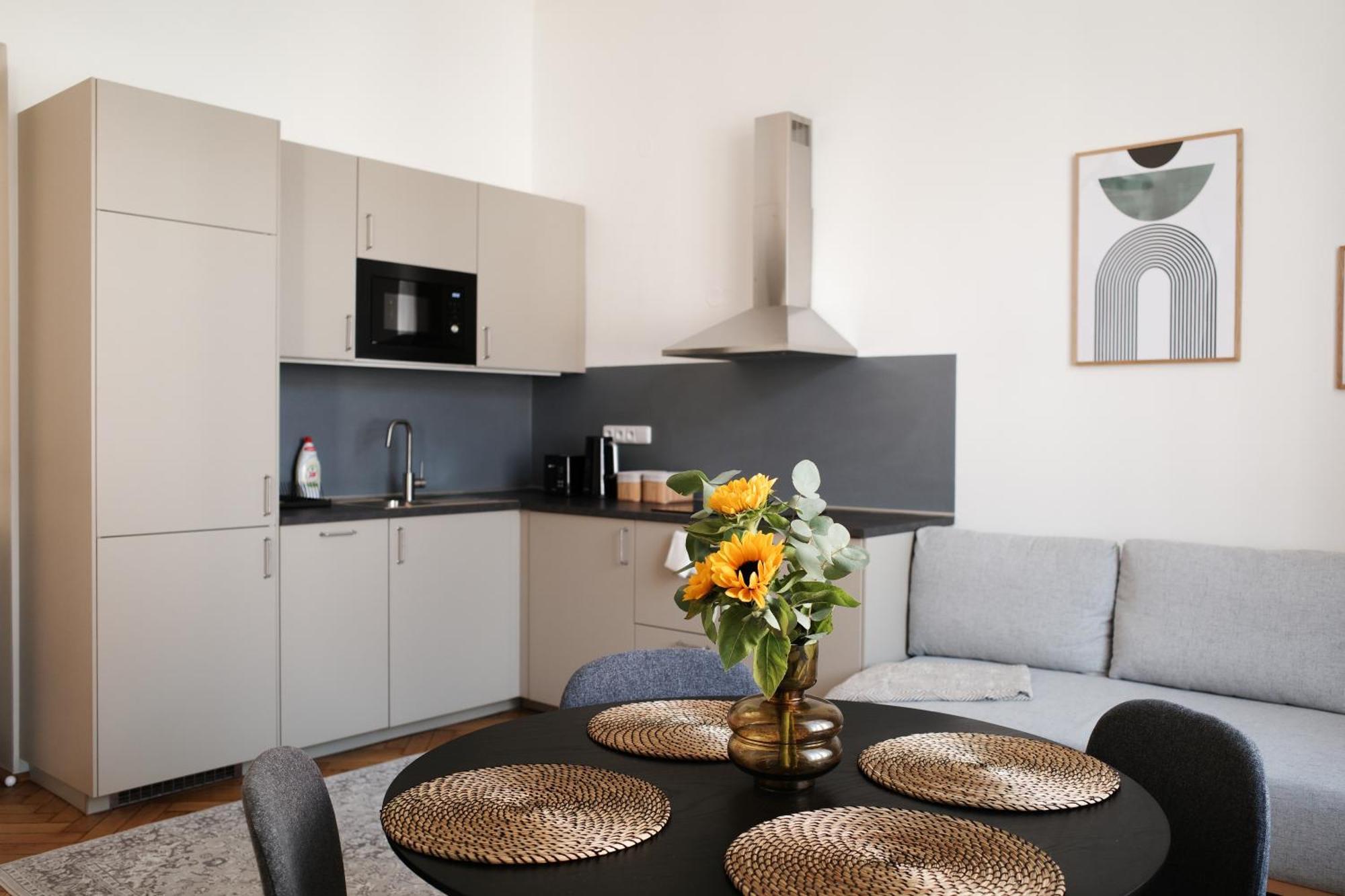 Apartment Dusni Superior Прага Экстерьер фото